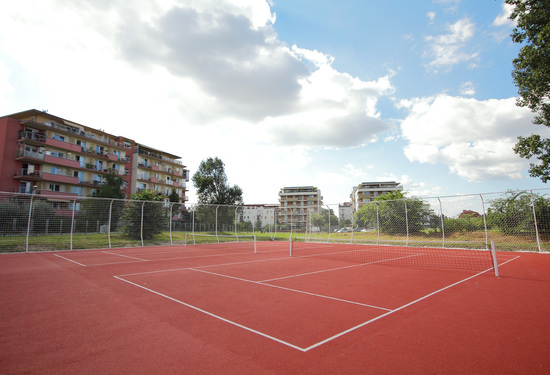 Sportpályák, játszótér